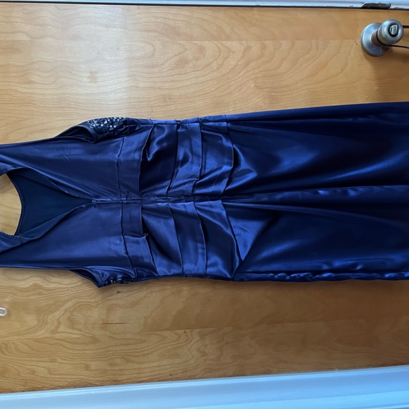 Navy knee length dress - Picture 2 of 3